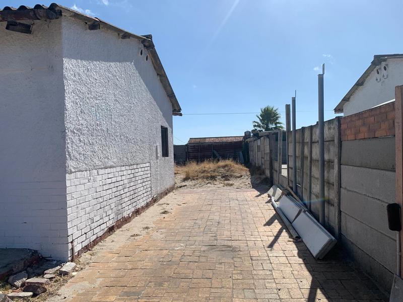 2 Bedroom Property for Sale in Factreton Western Cape